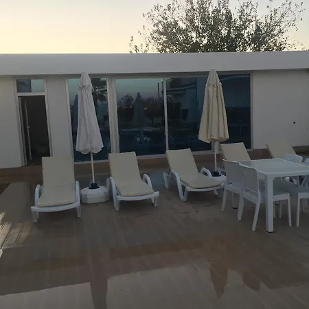 Relax Garden Side